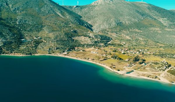 Βυθίστηκε βάρκα στη Λιβαδόστρα Λεύκτρων - Κινδύνευσαν μικρά παιδιά