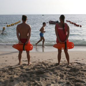 Φθιώτιδα: Ναυαγοσώστες έσωσαν 50χρονο που είχε παρασυρθεί από τα ρεύματα στο Ασπρονέρι
