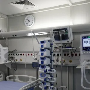 Κορωπί: "Μη αναστρέψιμη η κατάσταση του 22χρονου" - Κατάπιε μπέργκερ χωρίς να το μασήσει για ένα challenge