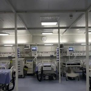 Κύπρος: Βοηθούσε γυναίκα να παρκάρει και βρέθηκε διασωληνωμένος αφού εγκλωβίστηκε ο λαιμός του στην πόρτα