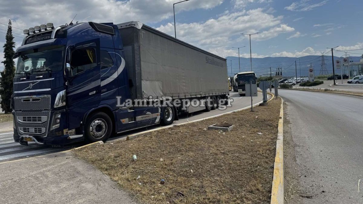 Λαμία: Έκλεισε η εθνική οδός στην είσοδο της πόλης από νταλίκα που ακινητοποιήθηκε (ΒΙΝΤΕΟ-ΦΩΤΟ)