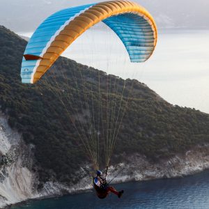 Τρίκαλα: Αίσιο τέλος στην επιχείρηση διάσωσης αλεξιπτωτιστή πλαγιάς στον Κόζιακα