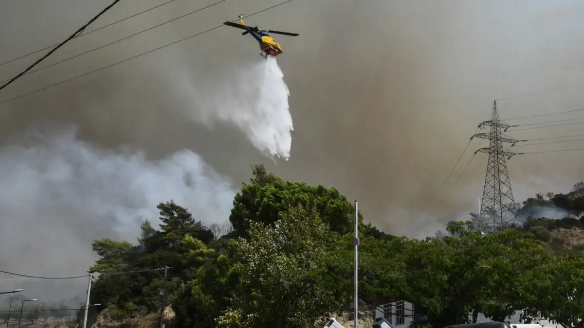 Σαρηγιάννης για φωτιά στην Πάτρα: Τρεις φορές υψηλότερες οι καρκινογόνες ενώσεις στα αιωρούμενα σωματίδια του καπνού