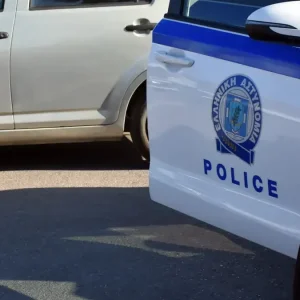 Σύλληψη 16χρονων στον Εύοσμο που προκάλεσαν φθορές σε θυρίδες εταιρίας courier και άρπαξαν ένα ζευγάρι παπούτσια