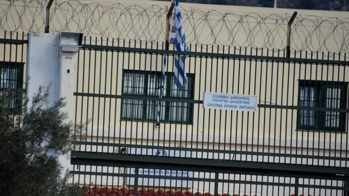 Ναύπλιο: 30 κρατούμενοι των φυλακών έπαθαν τροφική δηλητηρίαση – 7 νοσηλεύονται