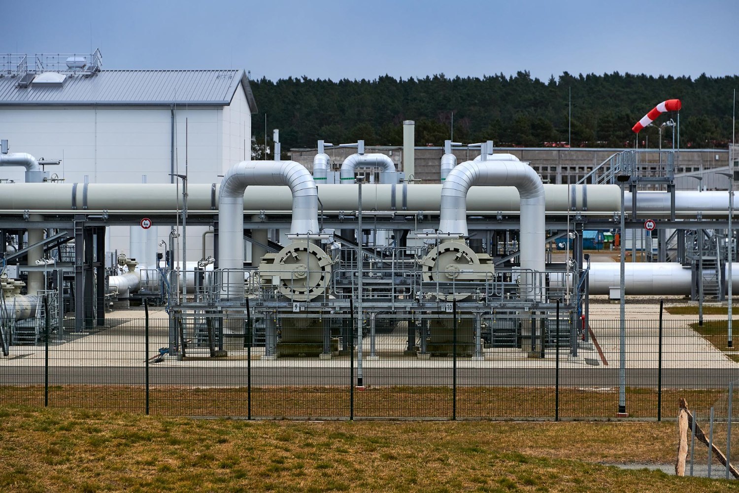 Οι ευρωπαϊκές τιμές φυσικού αερίου διολισθαίνουν πριν από την προθεσμία εκεχειρίας του Τραμπ στη Ρωσία