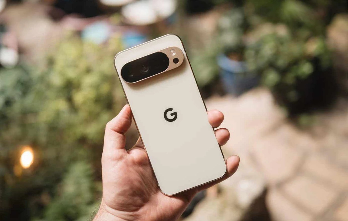 Pixel 10: Το νέο κινητό της Google μεταφράζει τις κλήσεις σας σε πραγματικό χρόνο, με τη φωνή σας