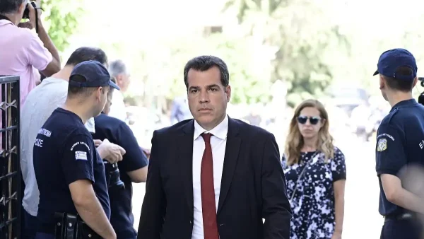 Πλεύρης: Ο λαθρομετανάστης που προσέβαλε τους Εύζωνες, αγνόησε τις αρχές της πατρίδας μας – Καμία ανοχή