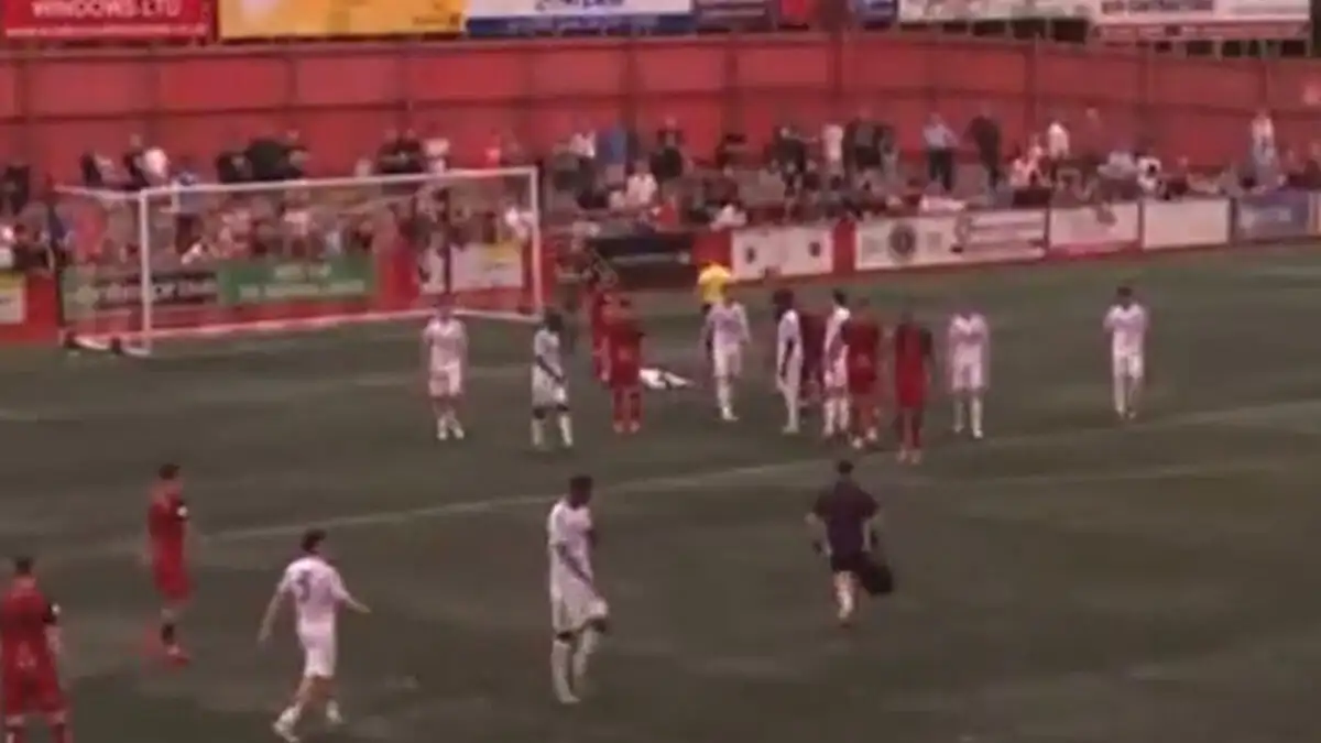 Μάντσεστερ Γιουνάιτεντ: Ποδοσφαιριστής της ομάδας K-21 κατέρρευσε μετά από χτύπημα κεφάλι και διεκόπη οριστικά το ματς