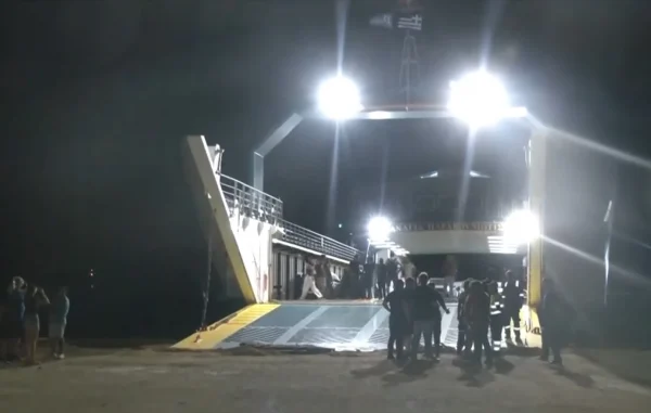 Νέο πρόβλημα με το πλοίο «Παναγία Παραβουνιώτισσα» - Δε λειτούργησε η μία μηχανή