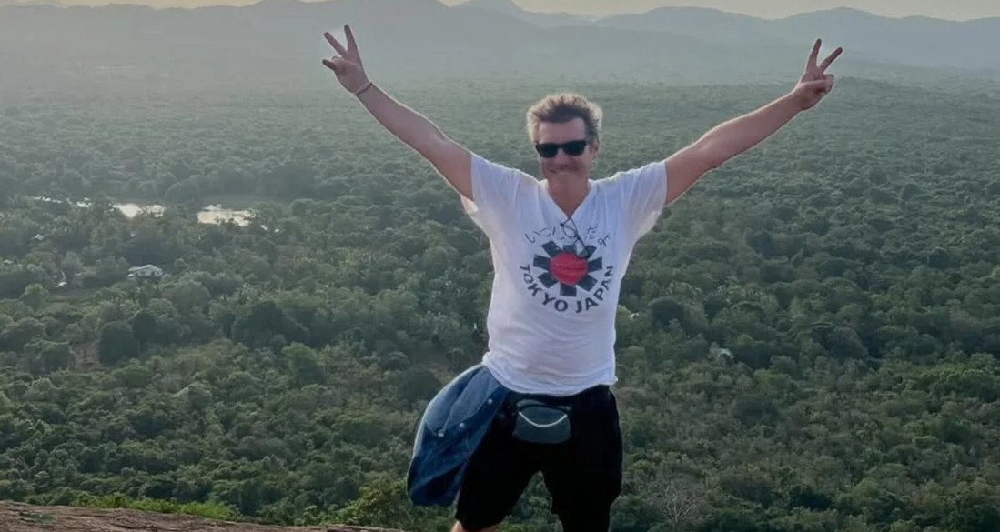 Μαγικό βίντεο: Ο Γιάννης Στάνκογλου και η κόρη του ερμηνεύουν ένα παραδοσιακό τραγούδι στην κορυφή μνημείου της Σρι Λάνκα