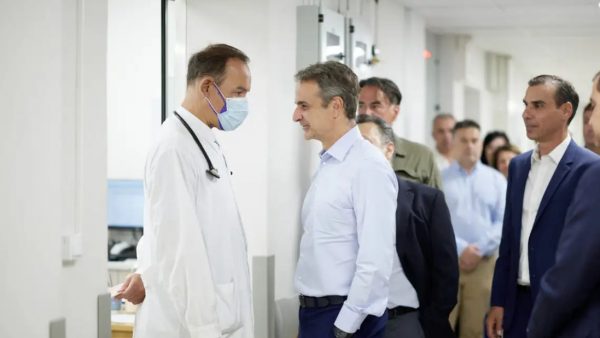 Στο Ιπποκράτειο νοσοκομείο ο Κυριάκος Μητσοτάκης – Επιθεώρησε τις εργασίες ανακαίνισης στα Επείγοντα