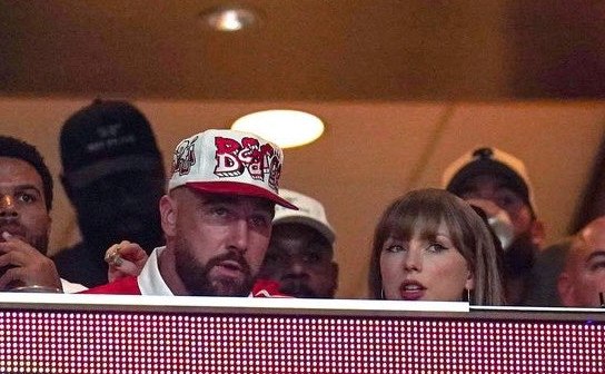 Τέιλορ Σουίφτ - Τράβις Κέλσι: Η πρώτη δημόσια εμφάνιση μετά τον αρραβώνα τους