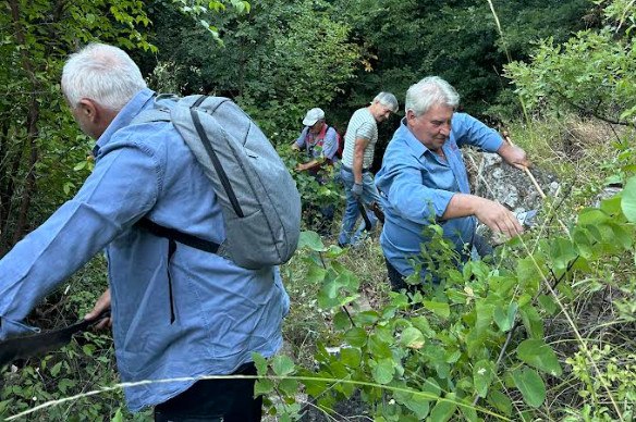 Εθελοντικός καθαρισμός στην περιοχή Μεσοχώρι Κλειτσού Ευρυτανίας (ΦΩΤΟ)