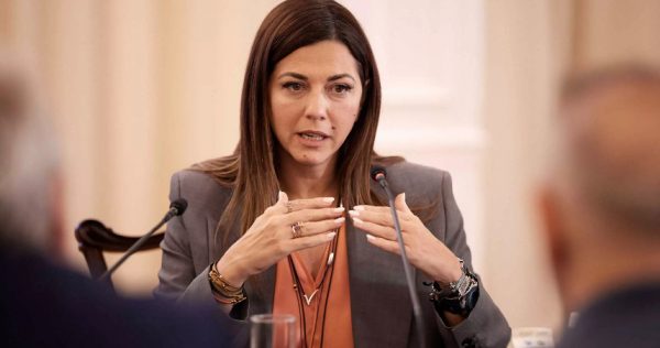 Ζαχαράκη για την 13χρονη στον Πειραιά: «Όταν χάνεται ένα παιδί, τα λόγια περισσεύουν»