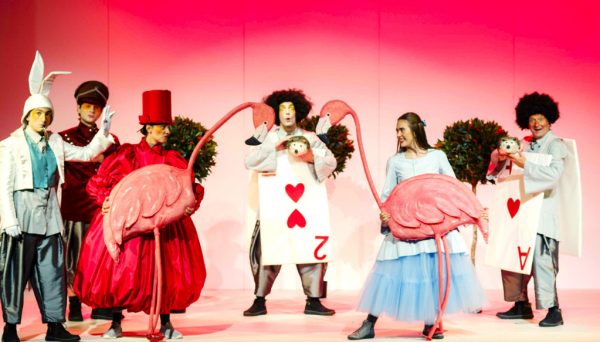 Σήμερα: Η μαγική παιδική παράσταση "Η Αλίκη στη χώρα των Θαυμάτων" στο Θερινό Δημοτικό Θέατρο