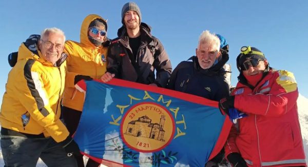 Πέντε ορειβάτες από την Καλαμάτα «κατέκτησαν» το Αραράτ – Στην κορυφή του ψηλότερου βουνού της Τουρκίας