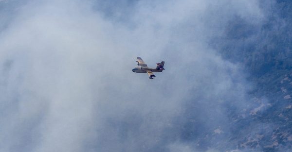 Φωτιά τώρα στην Παλαιομάνινα Αιτωλοακαρνανίας: Επιχειρούν και εναέριες δυνάμεις