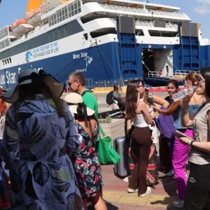 Όπου φύγει φύγει οι Αθηναίοι: 100% πληρότητα στα πλοία από το λιμάνι του Πειραιά - Τέλος από σήμερα ο Δακτύλιος