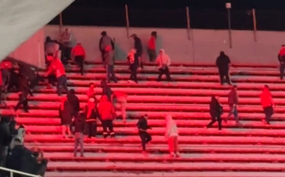 Χάος στο Ιντεπεντιέντε – Ουνιβερσιδάδ: Aιματηρά επεισόδια μεταξύ οπαδών και αναφορές για τρεις νεκρούς