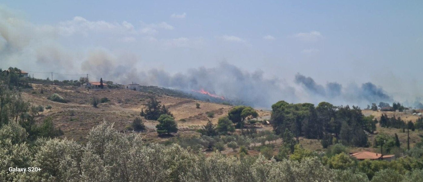 Μεγάλη φωτιά τώρα στην Κερατέα