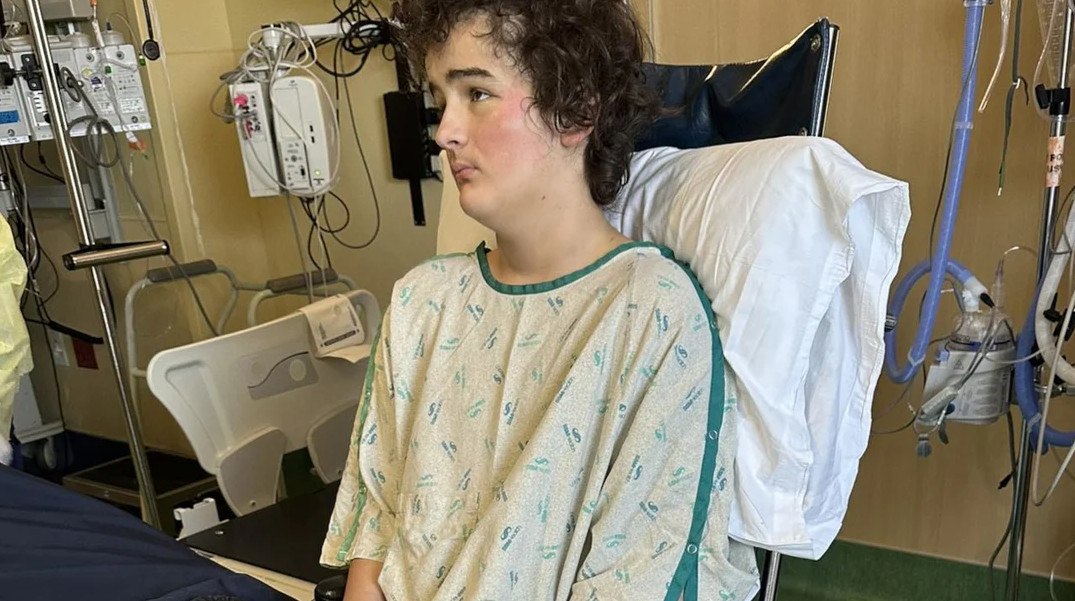 13χρονος που έπεσε από χαράδρα ύψους 73 μέτρων και επέζησε, βγήκε από το τεχνητό κώμα - Το πρώτο πράγμα που έκανε