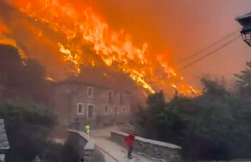 Ισπανία: Νεκρός πυροσβέστης στις καταστροφικές πυρκαγιές της χώρας