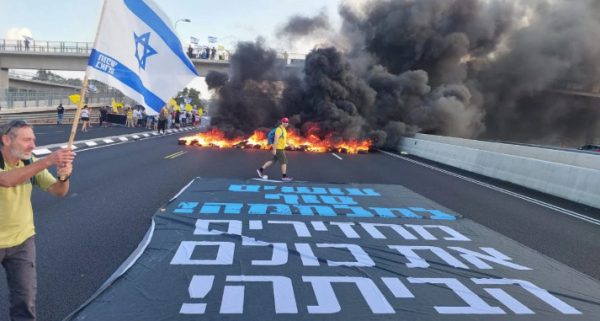 Διαδηλώσεις στο Ισραήλ: Έκλεισαν κεντρικές λεωφόρους στο Τελ Αβίβ – Προσευχή για τους ομήρους στο Τείχος των Δακρύων