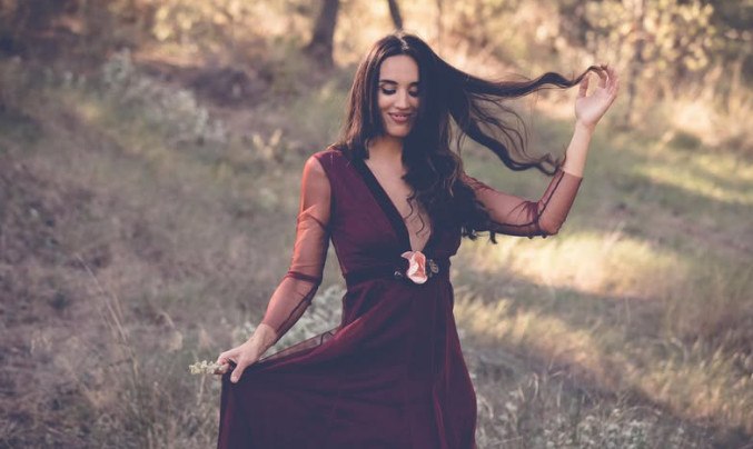 Απόψε: Η μοναδική ερμηνεύτρια Μαρία Αναματερού δίνει ραντεβού στη Μενδενίτσα για μια μαγική μουσική βραδιά