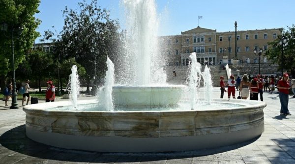 Επαναλειτουργεί το σιντριβάνι στην πλατεία Συντάγματος