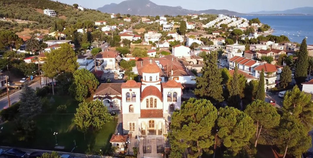 Ράχες Φθιώτιδας: Ένα ιδιαίτερο αφιέρωμα στους ιερούς ναούς, τα ξωκλήσια και τους ιερείς του χωριού