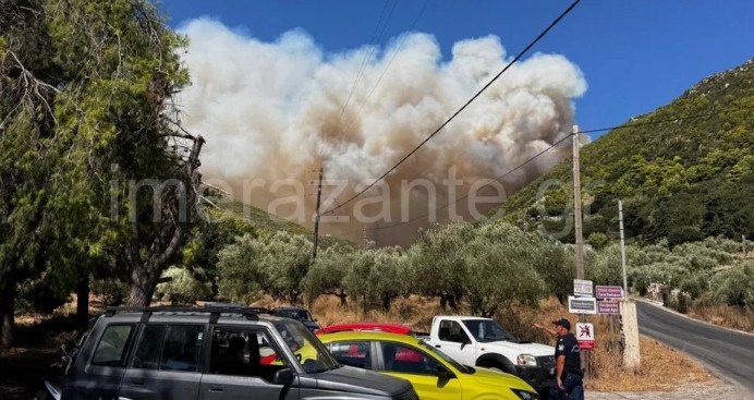 Μαίνονται οι μεγάλες φωτιές σε Αχαΐα και Ζάκυνθο, εκκενώθηκαν οικισμοί - Πύρινα μέτωπα και σε Χίο, Πρέβεζα, Βόνιτσα