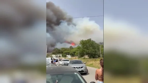 Ισπανία: Γιγαντιαία φωτιά κοντά στην Ταρίφα, μαζικές εκκενώσεις ξενοδοχείων και κάμπινγκ