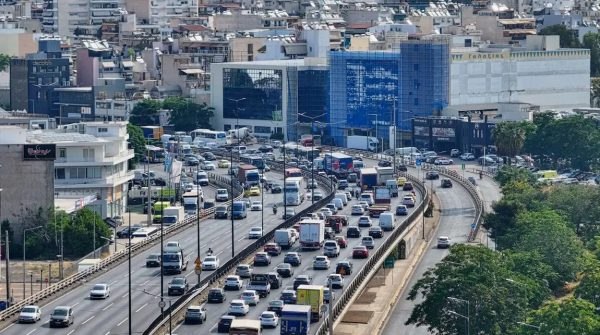 Σε εξέλιξη η έξοδος των αδειούχων του Αυγούστου – Πολύ αυξημένη κίνηση σε λιμάνια, διόδια, ΚΤΕΛ