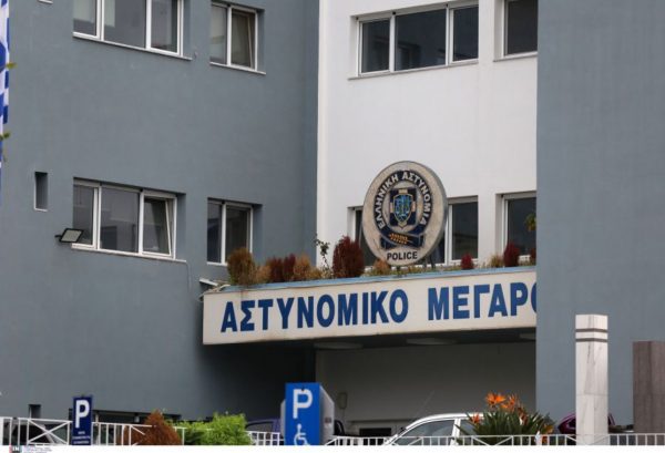 Δόθηκαν τα στοιχεία του 63χρονου γιατρού που κατηγορείται πως ασέλγησε σε 14χρονη σε κατασκήνωση