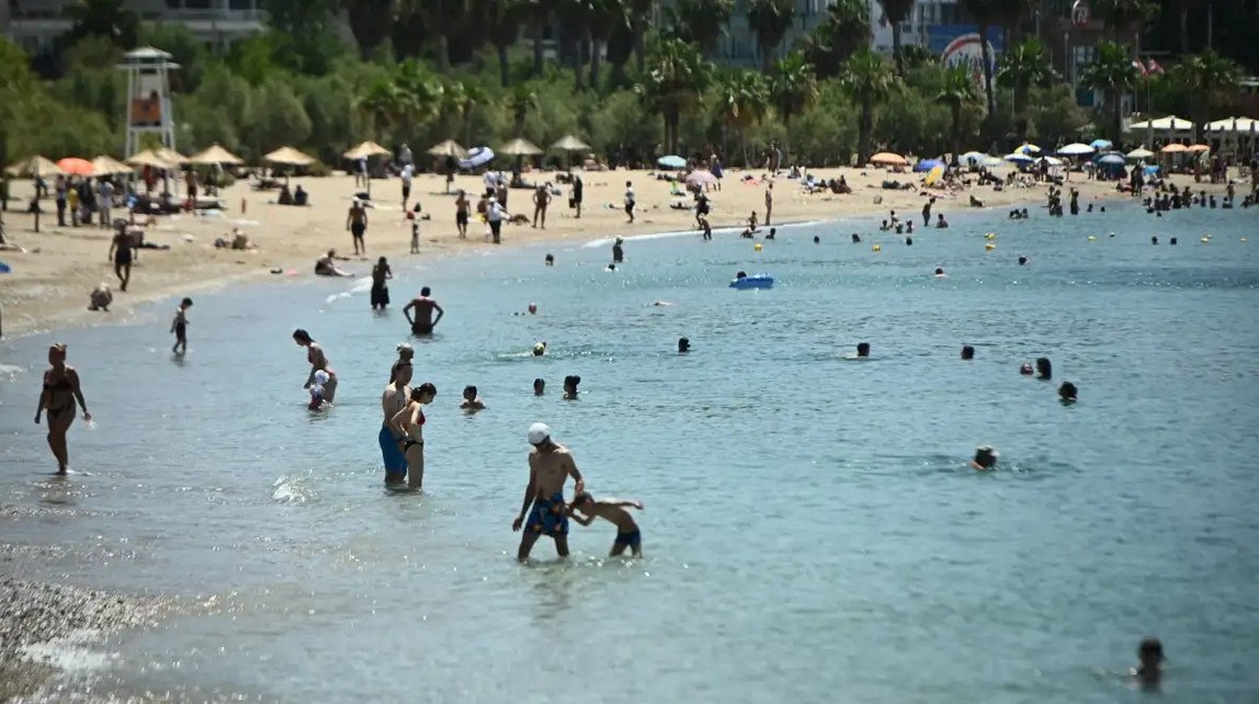 Απαγόρευση κολύμβησης σε 13 περιοχές της Αττικής: Έδεμ Φαλήρου, Μικρολίμανο και ακτή Σουνίου ανάμεσα τους