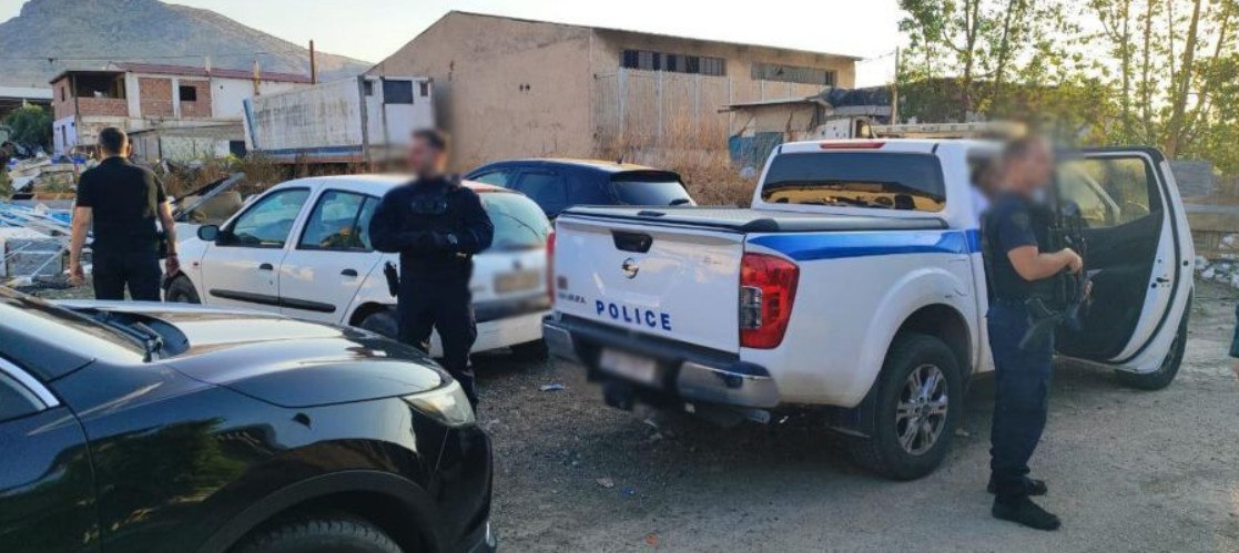 Στα χέρια της αστυνομίας τρία άτομα για διακίνηση ναρκωτικών - Αναζητούνται άλλα τρεις (ΦΩΤΟ)