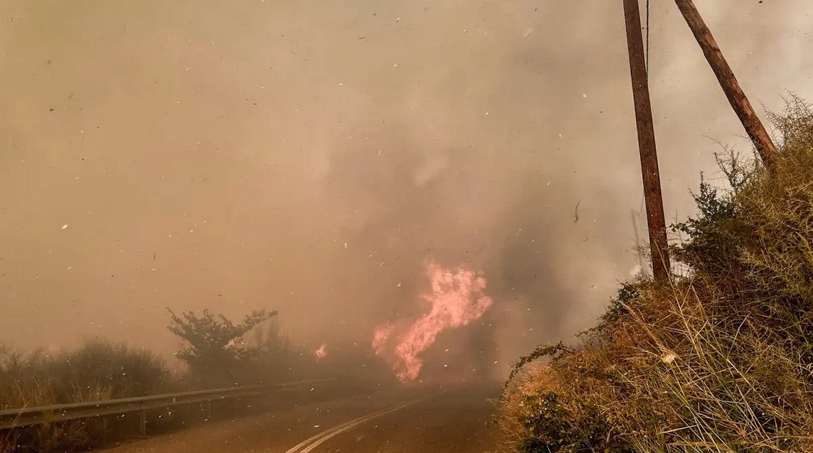 Πυρκαγιά στα Μέγαρα: Συνελήφθη άνδρας για εμπρησμό – Του επιβλήθηκε πρόστιμο άνω των 4.000 ευρώ