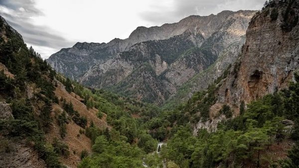 Φαράγγι Σαμαράς: Σε εξέλιξη επιχείρηση διάσωσης 55χρονου τραυματία – Είχε εντοπίσει τη σορό 21χρονου Γερμανού