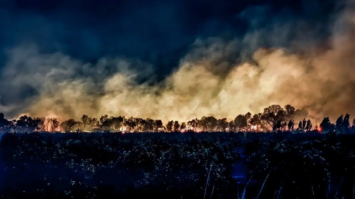 Εκκένωση 15 οικισμών και ένας εγκαυματίας στην Αχαΐα, 112 σε 4 μεγάλα χωριά στη Χίο, ζημιές σε 5 σπίτια στη Ζάκυνθο - Πυρκαγιά και στα Σταμνά Αιτωλοακαρνανίας
