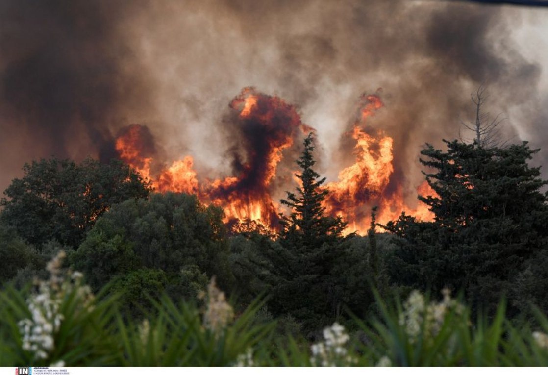 Μάχη με 106 πυρκαγιές σε όλη Ελλάδα – Έρευνες για εμπρησμούς και βοήθεια με αεροσκάφη από τον Ευρωπαϊκό Μηχανισμό Πολιτικής Προστασίας