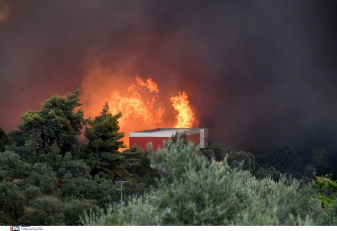 Πυρκαγιά στην Αχαΐα: Απανωτά μηνύματα από το 112 για εκκένωση περιοχών – Αναφορές για τραυματίες