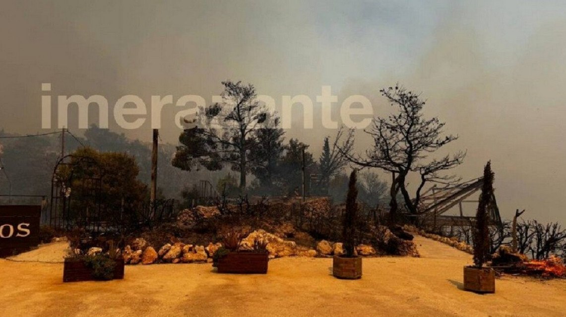 Ζάκυνθος: Συνεχίζεται η μάχη με τις φλόγες σε τρία μέτωπα