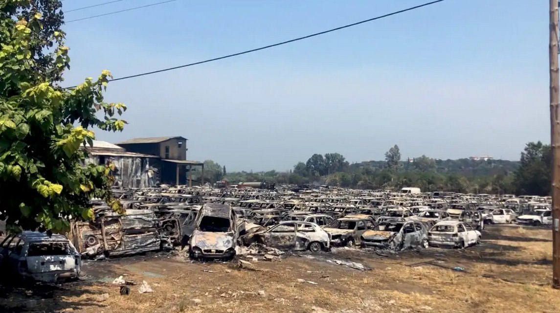 Αχαΐα: Κάηκαν 550 αυτοκίνητα στο Τελωνείο Πατρών