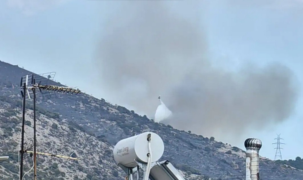 Αναζωπύρωση στην πυρκαγιά στη Βόνιτσα – Επιχειρούν εναέρια μέσα