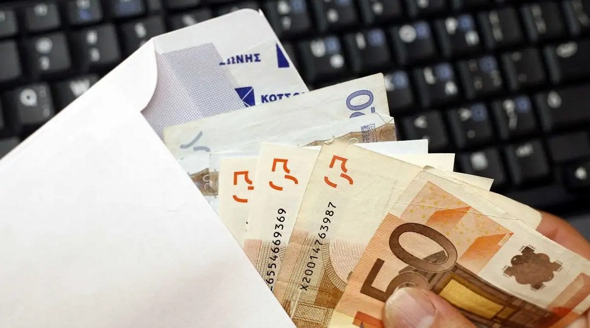 Γνωστή influencer στο στόχαστρο της Δίωξης Ηλεκτρονικού Εγκλήματος – Διαφήμιζε site παράνομου τζόγου