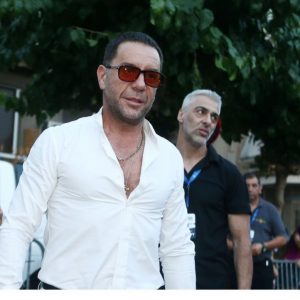 Γιώργος Μαζωνάκης: «Αν θες καριέρα πέρνα από το καμαρίνι του, έλεγαν από την παραγωγή στον 21χρονο» λέει τραγουδίστρια που συνεργάστηκε μαζί τους