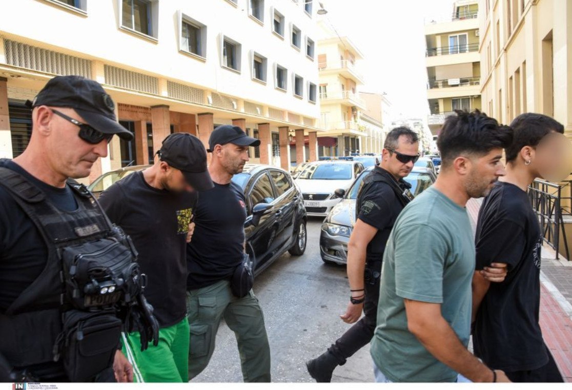 Πάτρα: Στα δικαστήρια ο 19χρονος και ο 27χρονος που κατηγορούνται για εμπρησμό