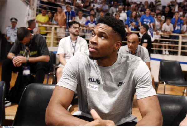 Ο Γιάννης Αντετοκούνμπο στο Ελλάδα – Μαυροβούνιο