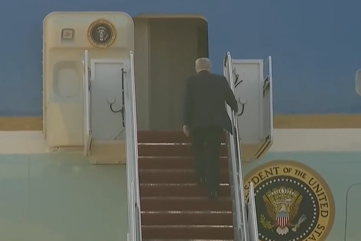 Ο Τραμπ πριν τη συνάντηση στην Αλάσκα: «Η Ουκρανία θα αποφασίσει για ανταλλαγές εδαφών με τη Ρωσία»